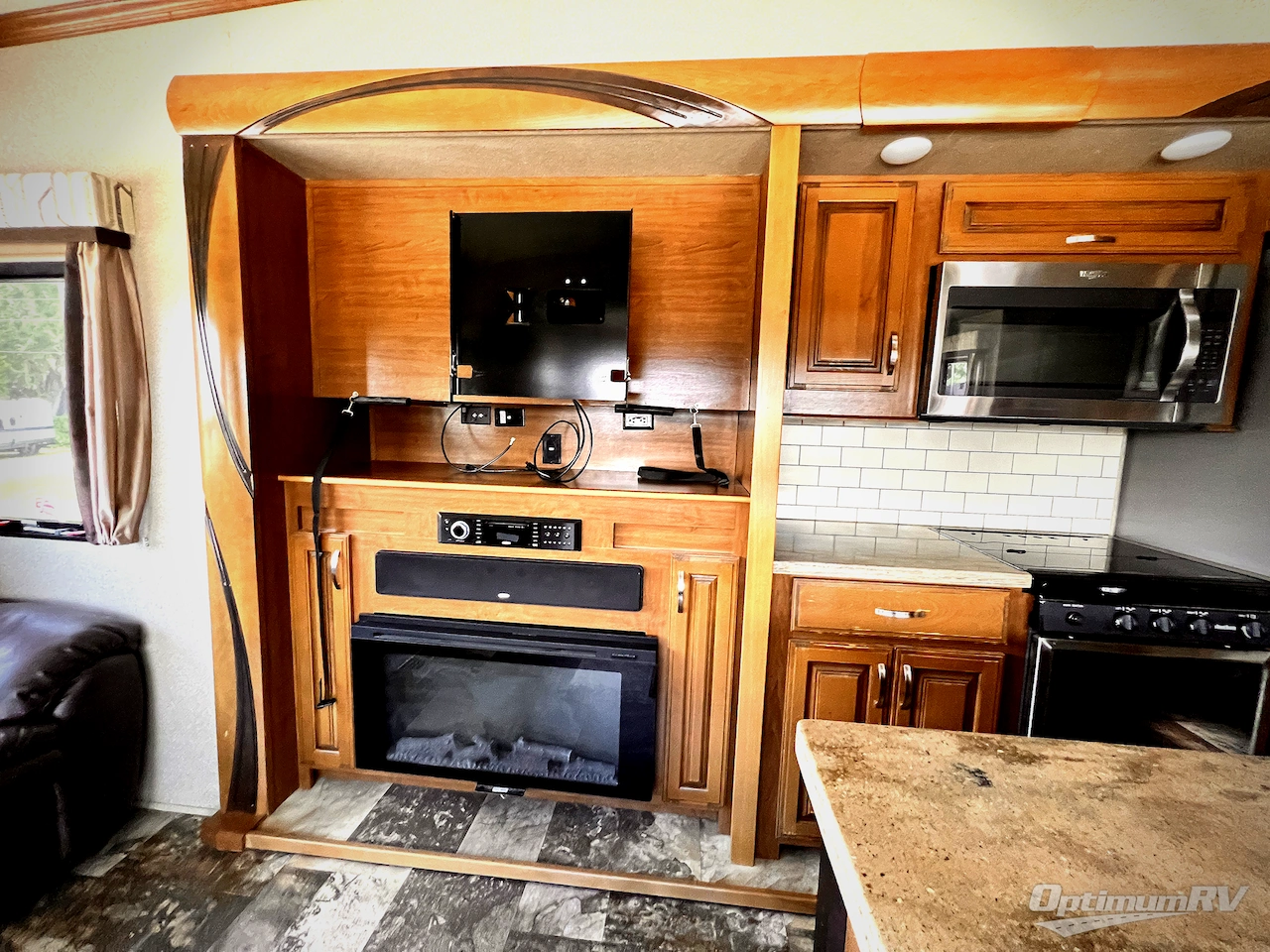 2018 Forest River Cedar Creek Hathaway Edition 34RL2 Photo 7