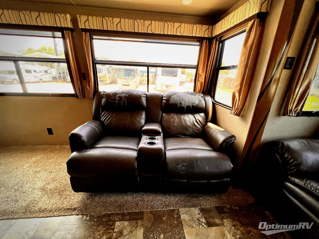 2018 Forest River Cedar Creek Hathaway Edition 34RL2 Photo 8