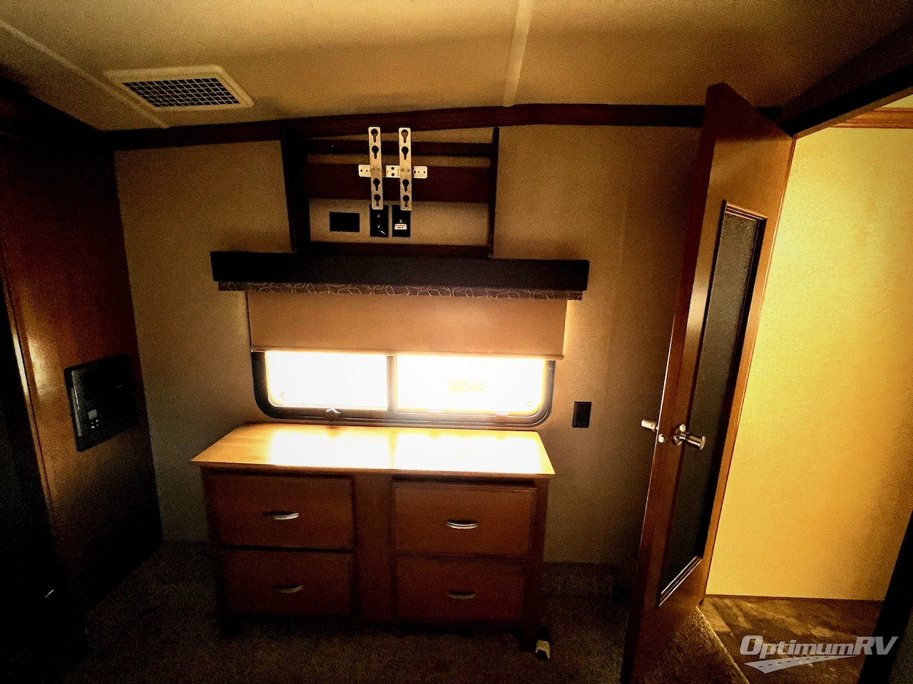 2018 Forest River Cedar Creek Hathaway Edition 34RL2 Photo 15