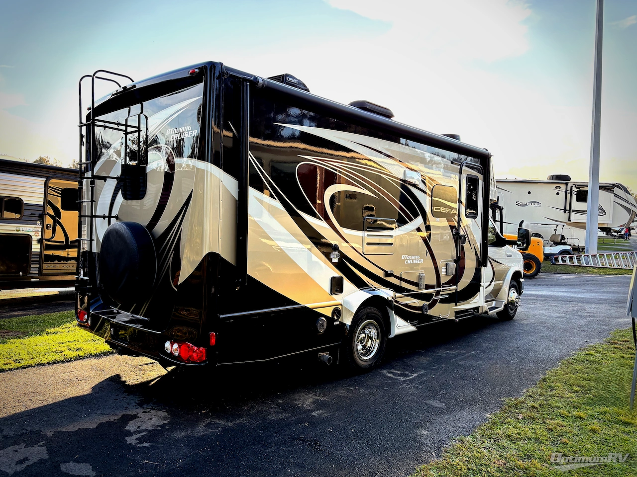 2019 Ford E-350 photo 3