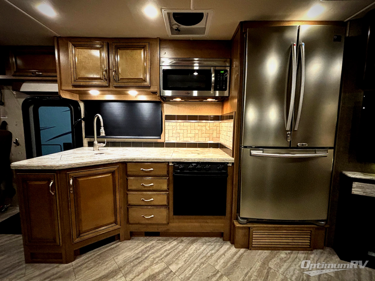 2018 Fleetwood Bounder 36F Photo 4