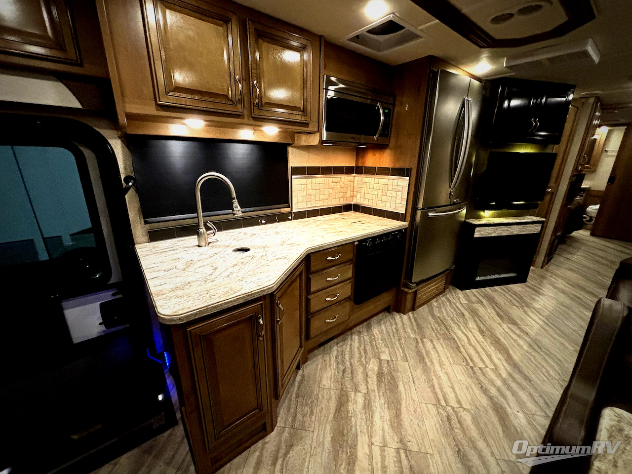 2018 Fleetwood Bounder 36F Photo 8