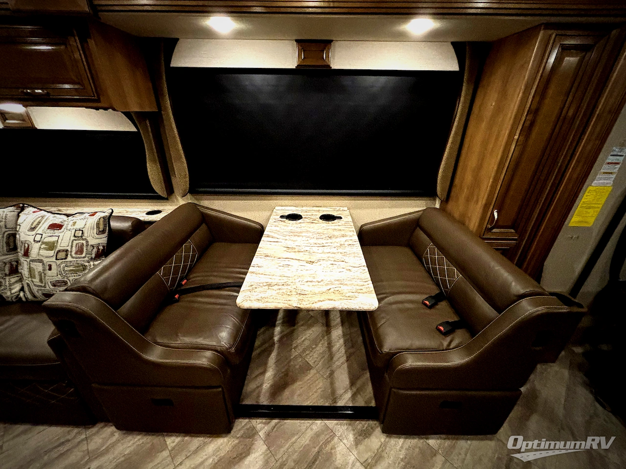 2018 Fleetwood Bounder 36F Photo 9