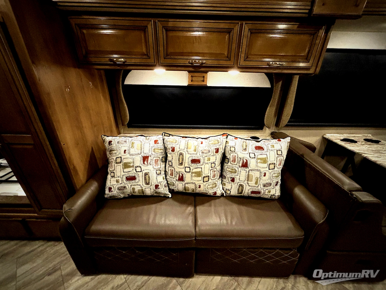 2018 Fleetwood Bounder 36F Photo 10