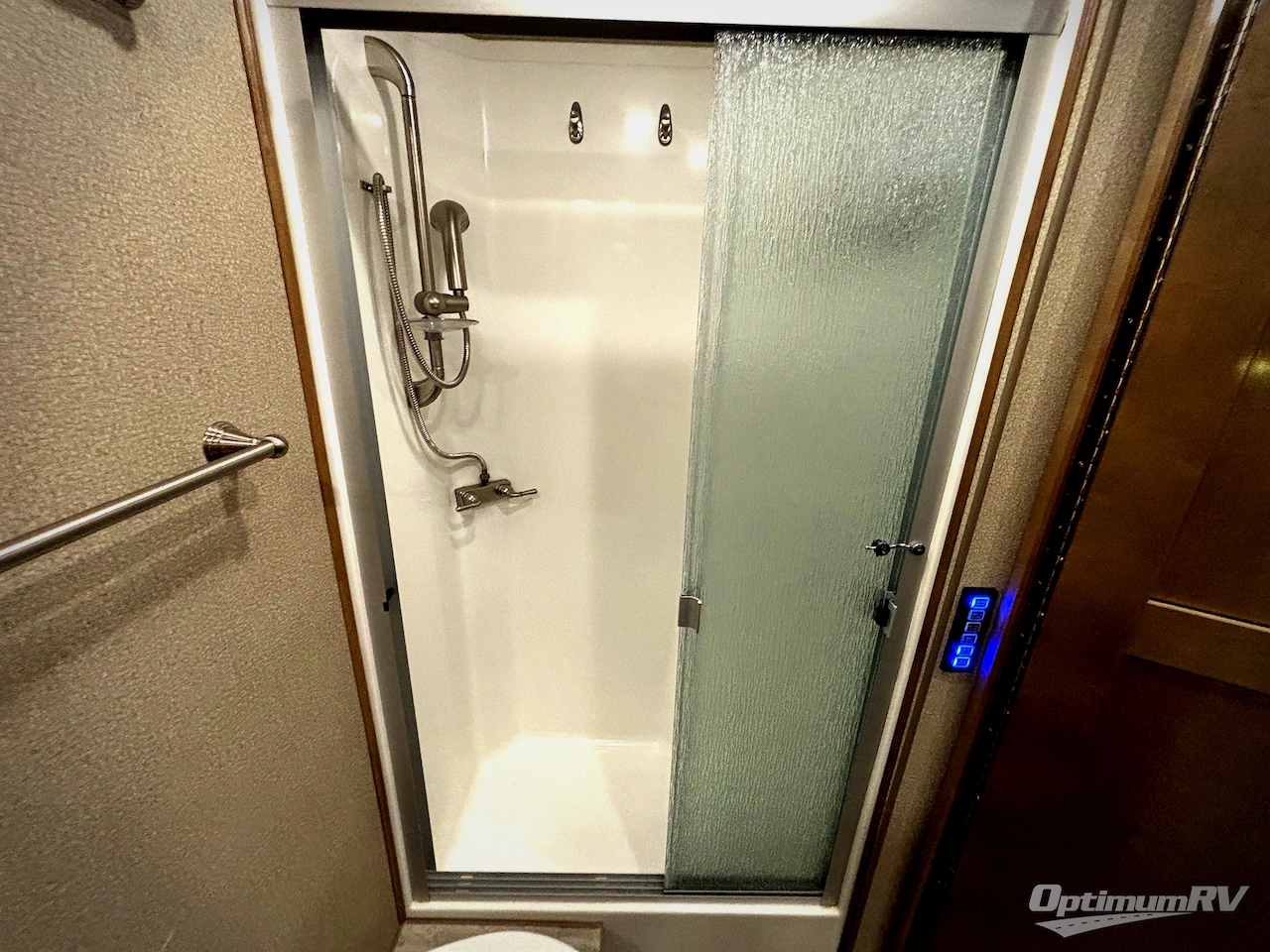 2018 Fleetwood Bounder 36F Photo 15