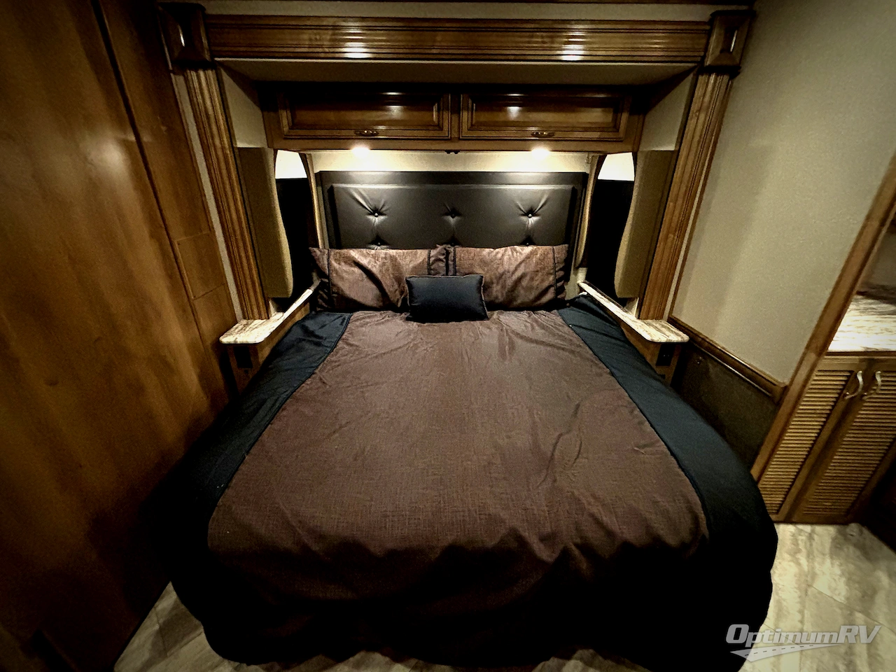 2018 Fleetwood Bounder 36F Photo 21