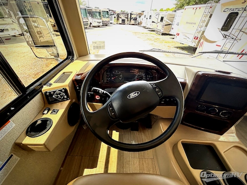 2019 Thor Windsport 35M RV Photo 2