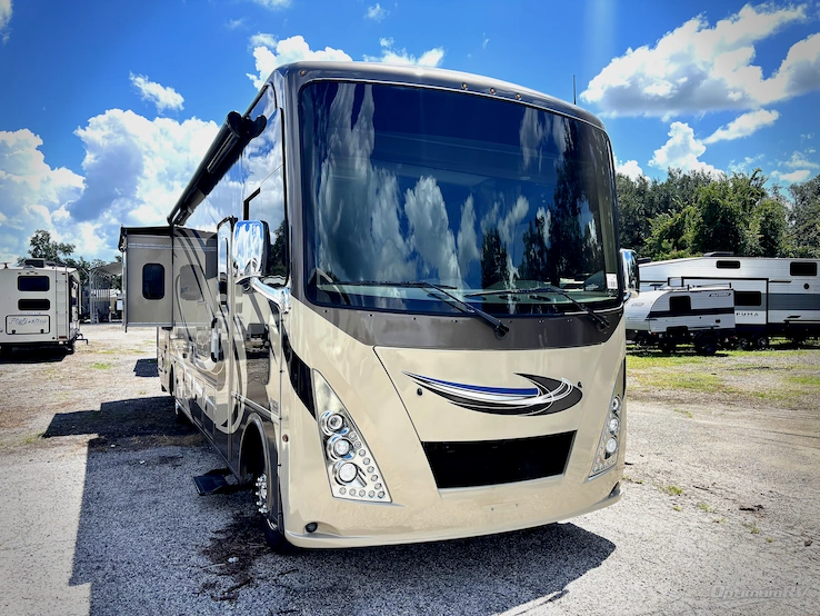 2019 Thor Windsport 35M RV Photo 1