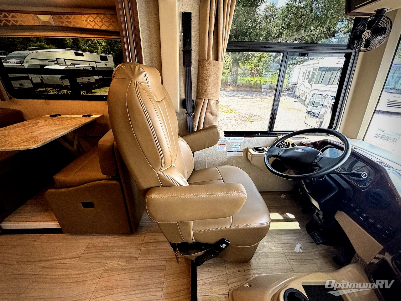 2019 Thor Windsport 35M Photo 8