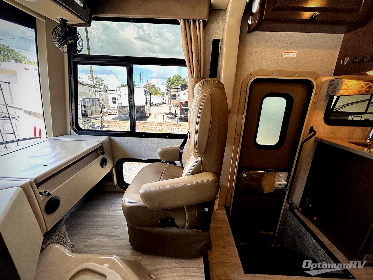 2019 Thor Windsport 35M Photo 9