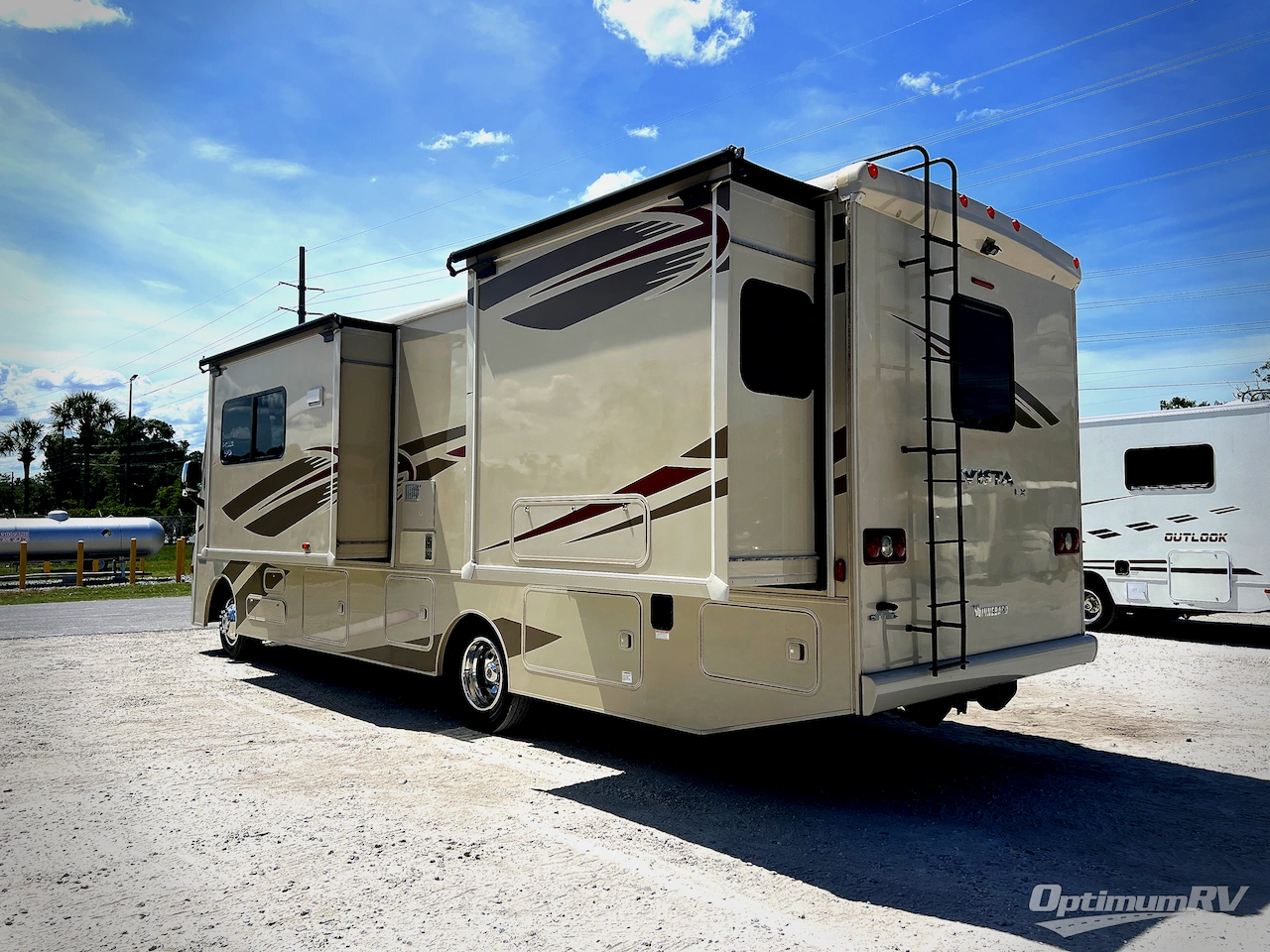 2017 Winnebago Vista LX 30T Photo 2