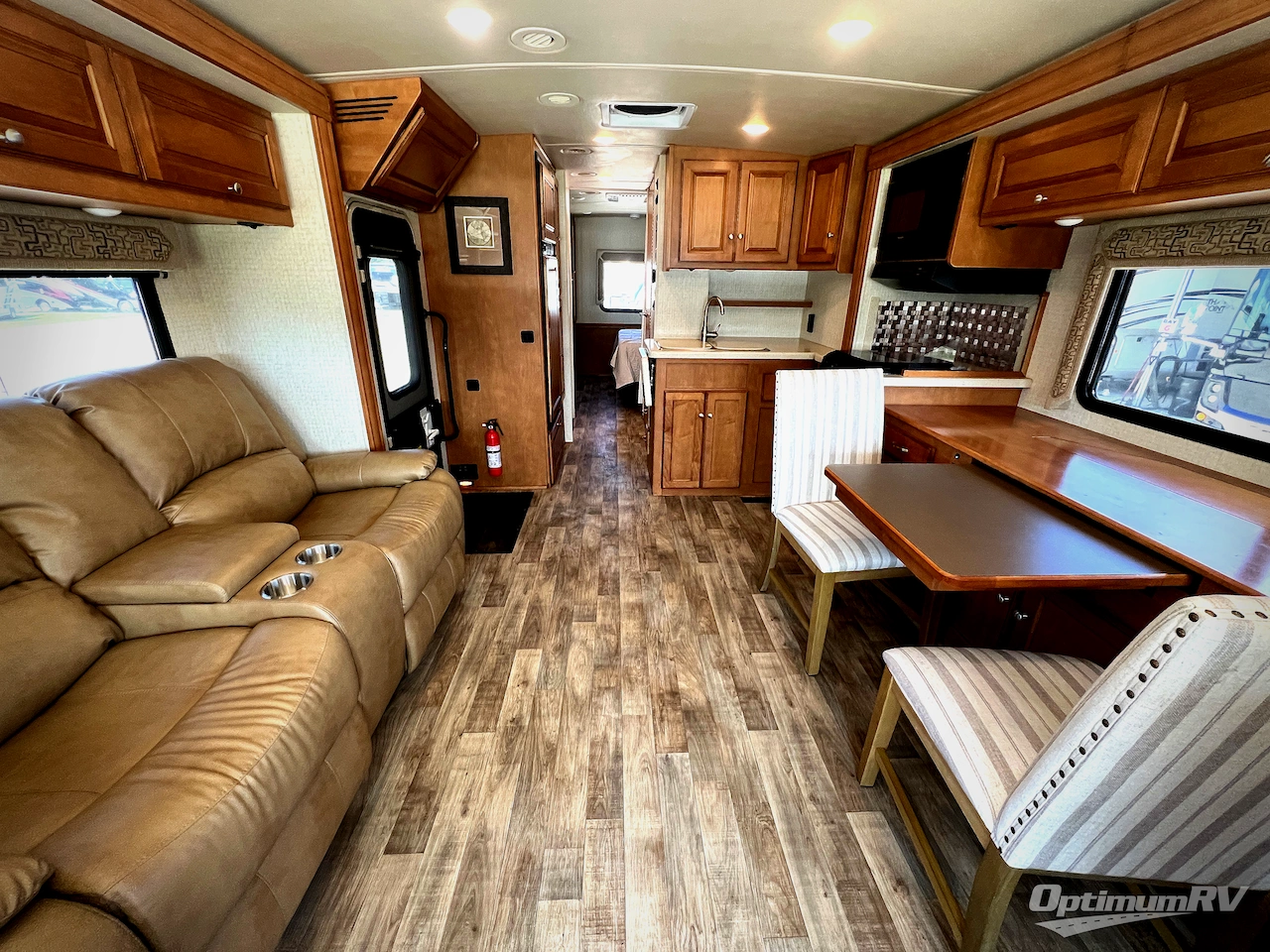 2017 Winnebago Vista LX 30T Photo 5