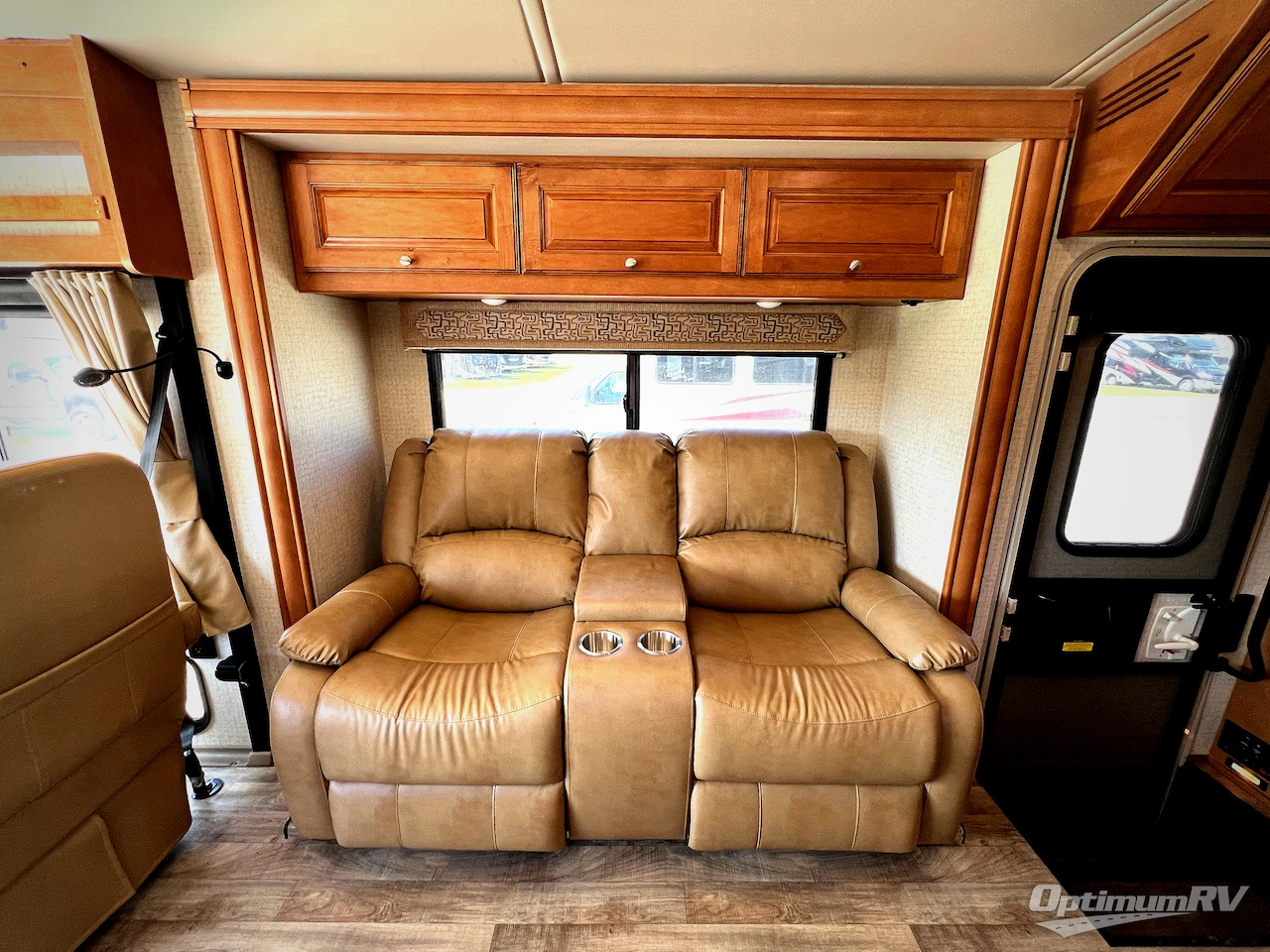 2017 Winnebago Vista LX 30T Photo 6