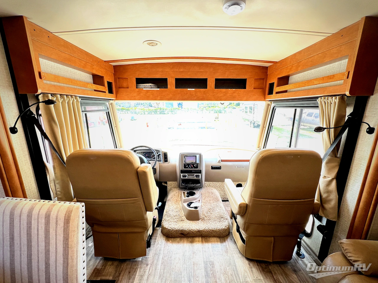 2017 Winnebago Vista LX 30T Photo 8