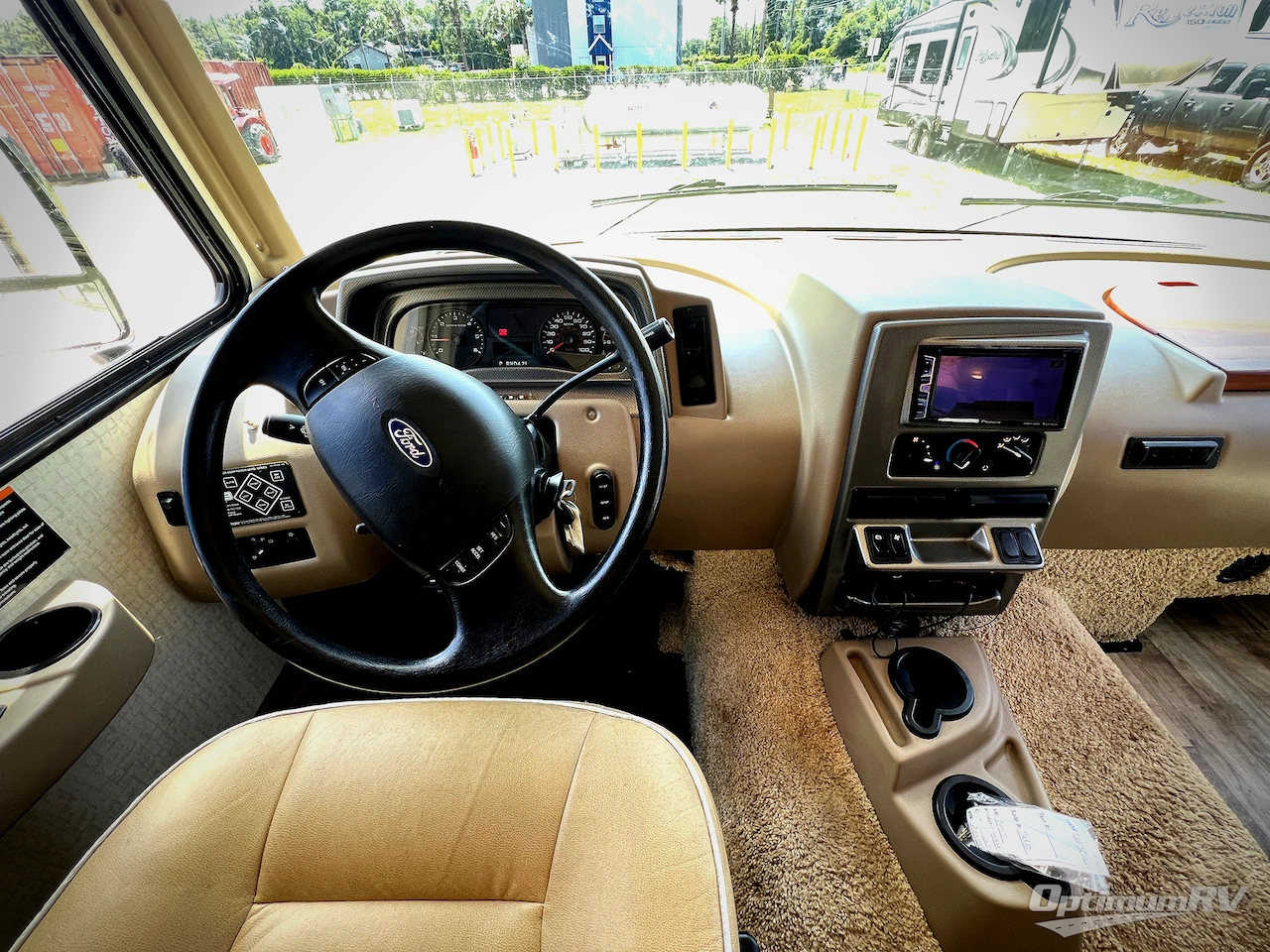 2017 Winnebago Vista LX 30T Photo 9