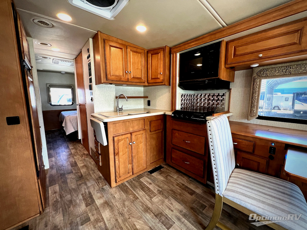 2017 Winnebago Vista LX 30T Photo 10