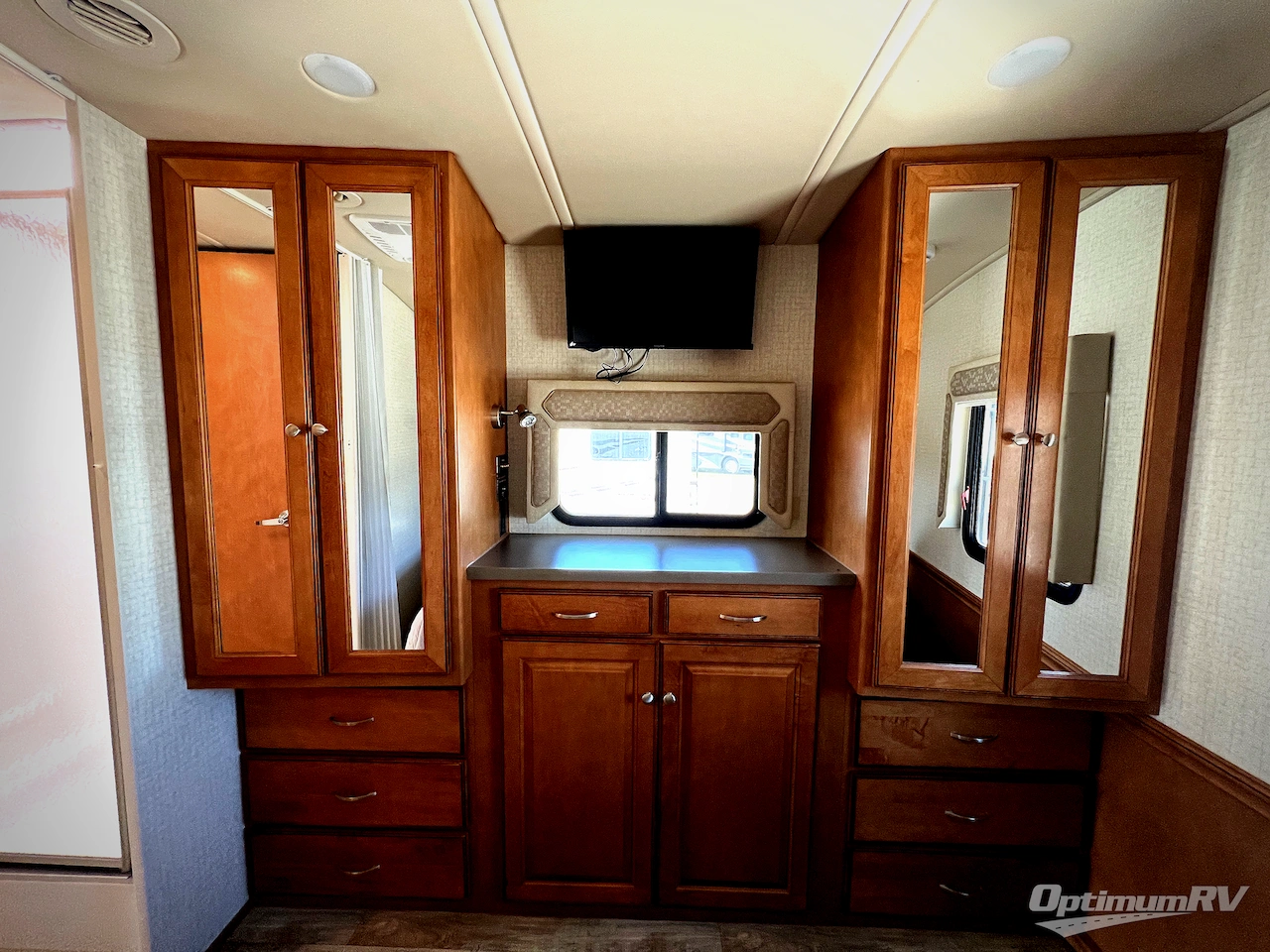 2017 Winnebago Vista LX 30T Photo 17