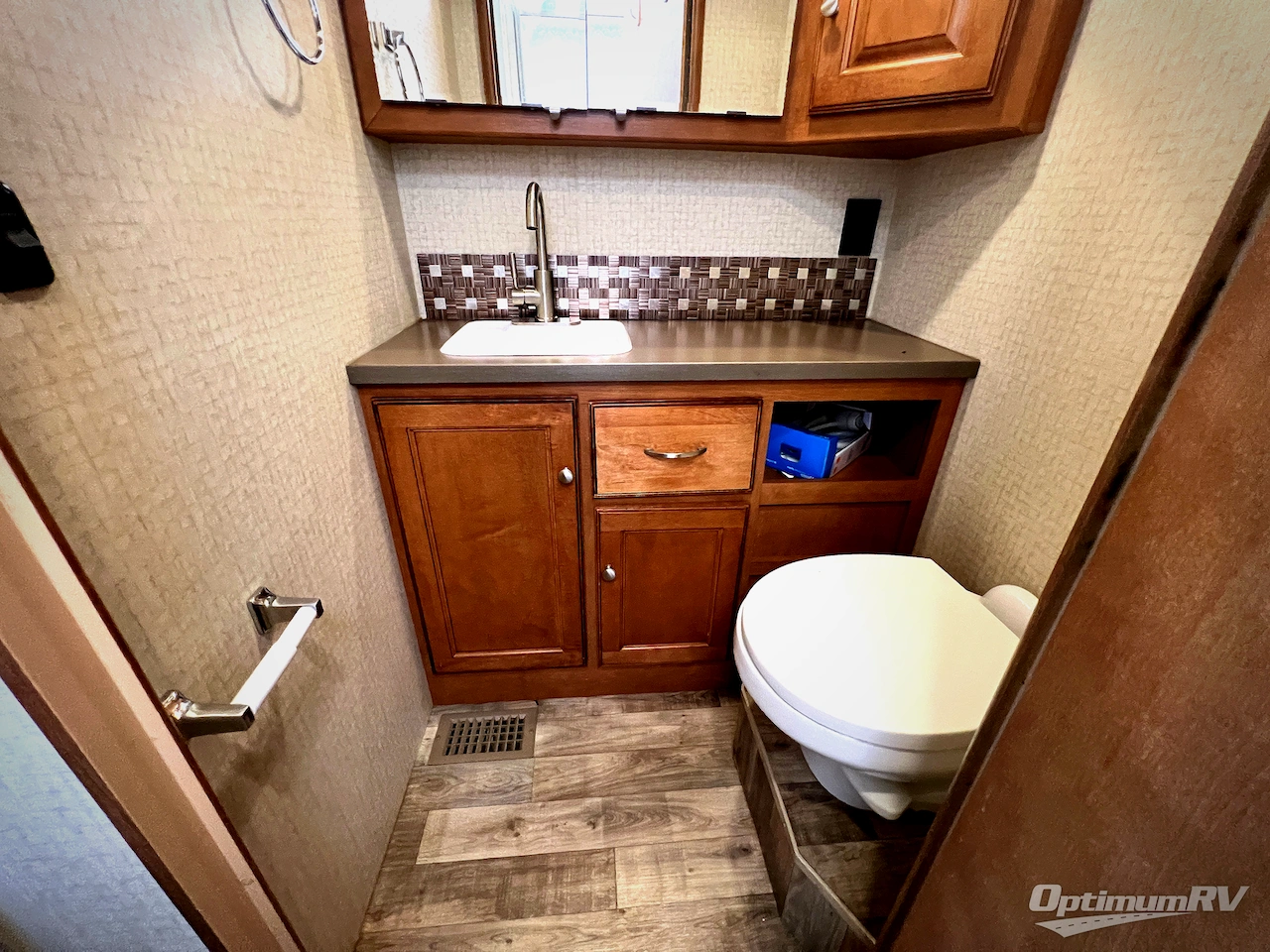 2017 Winnebago Vista LX 30T Photo 19