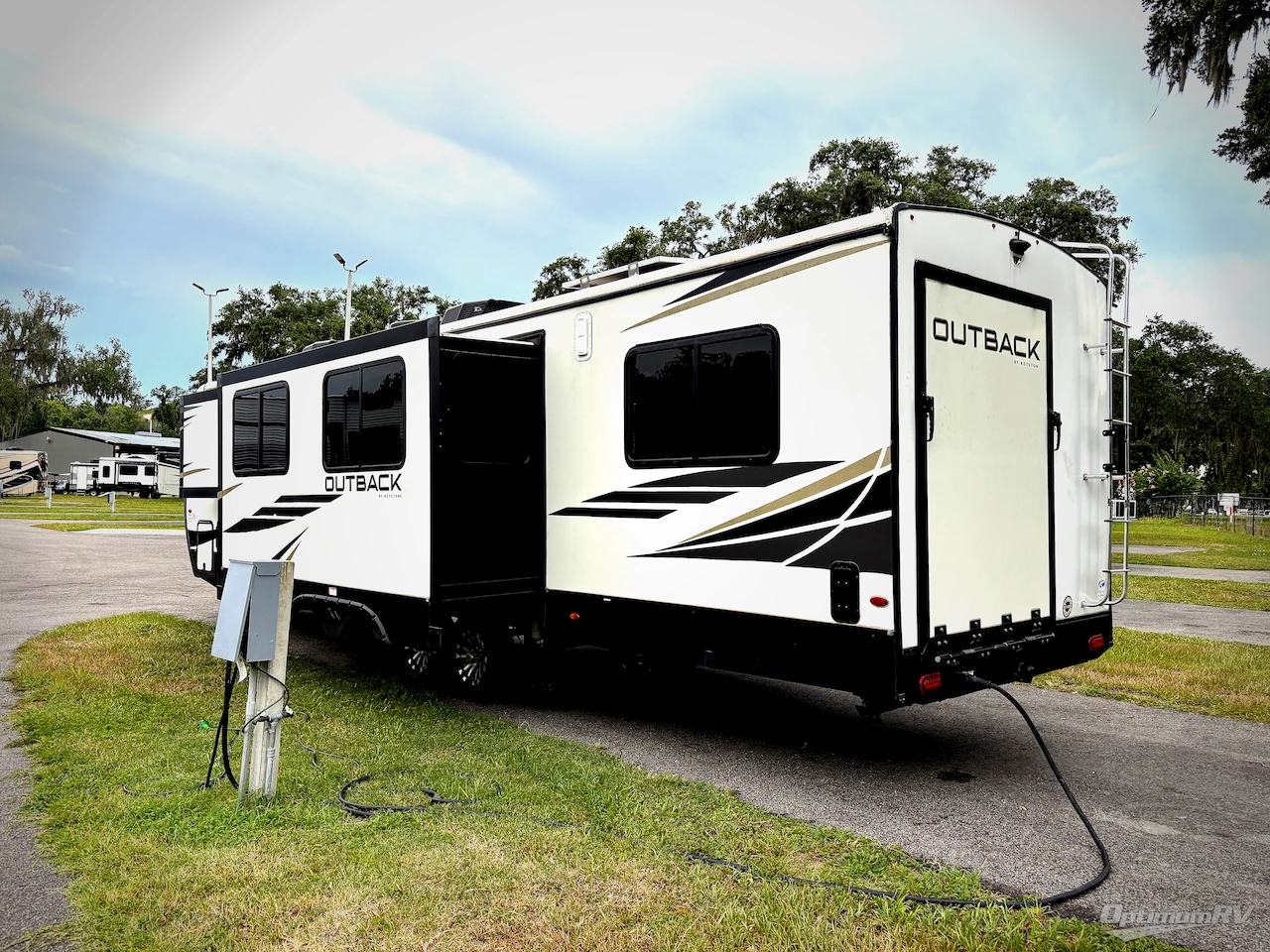 2022 Keystone Outback 335CG Photo 3