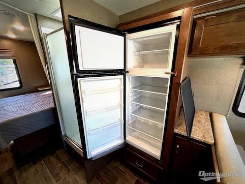 2020 Winnebago Intent 26M RV Photo 3