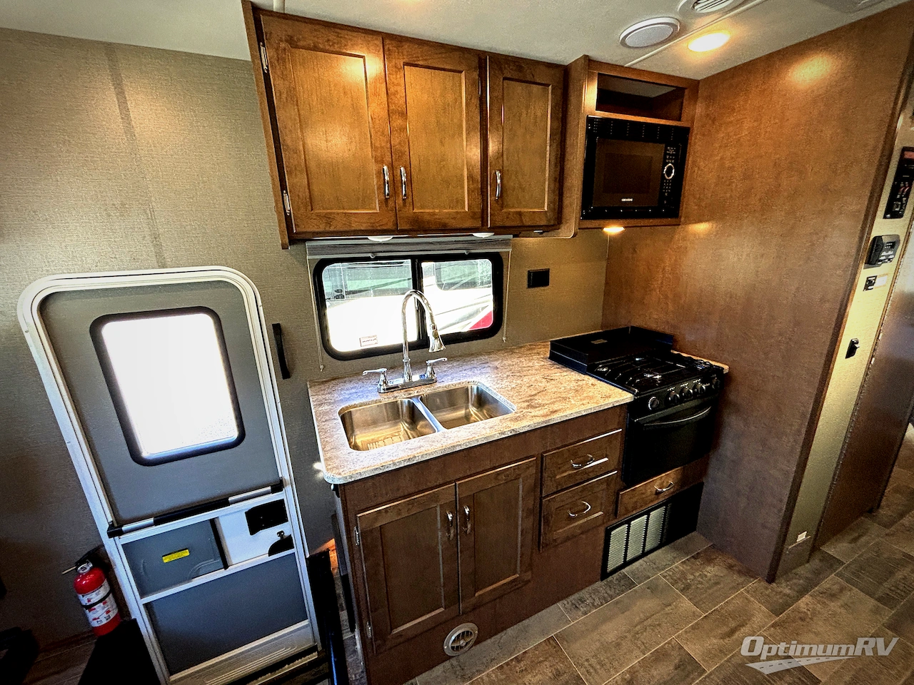 2020 Winnebago Intent 26M Photo 6