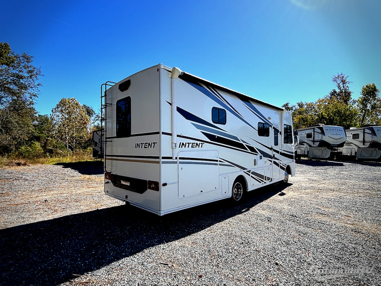 2020 Winnebago Intent 26M Photo 2