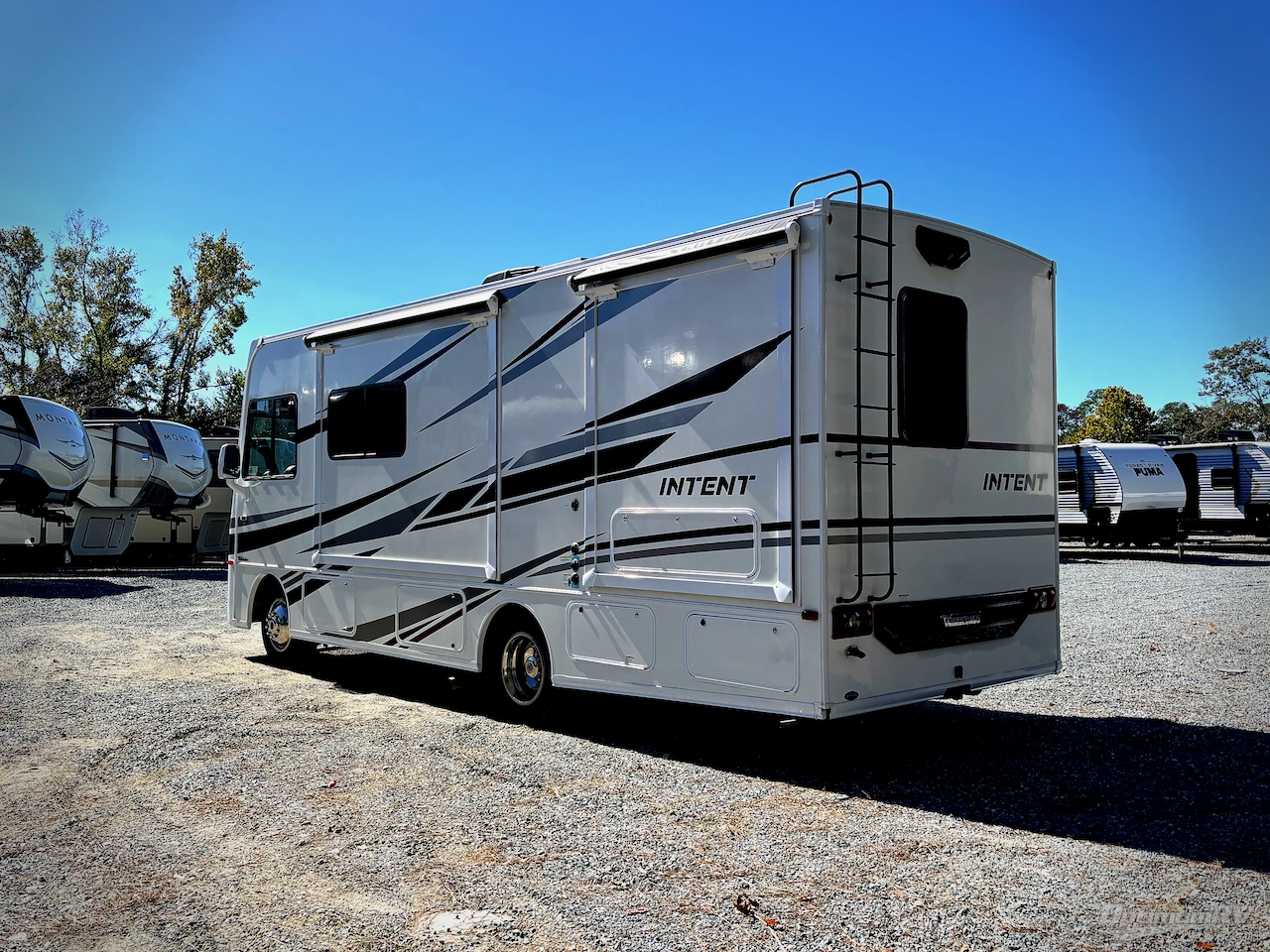 2020 Winnebago Intent 26M Photo 3