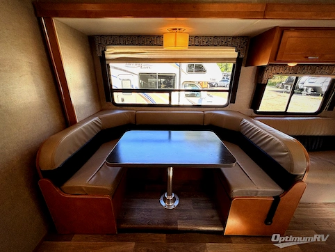 2019 Winnebago Minnie Winnie 31K RV Photo 3