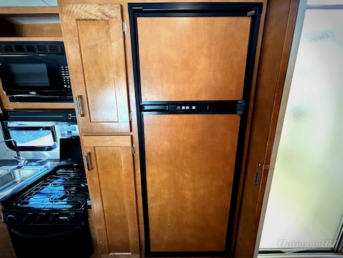 2019 Winnebago Minnie Winnie 31K RV Photo 4
