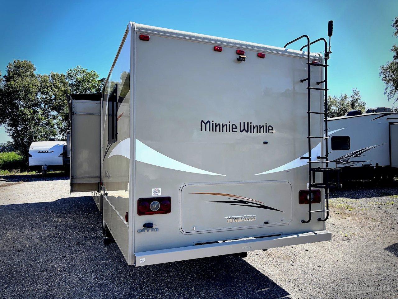 2019 Winnebago Minnie Winnie 31K Photo 3
