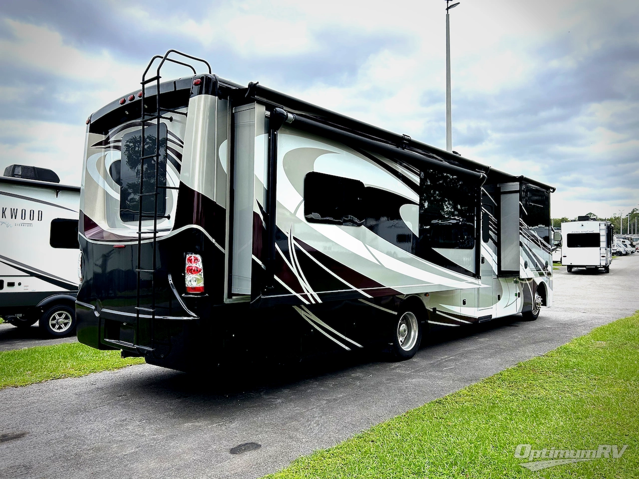 2016 Thor Challenger 37KT Photo 2