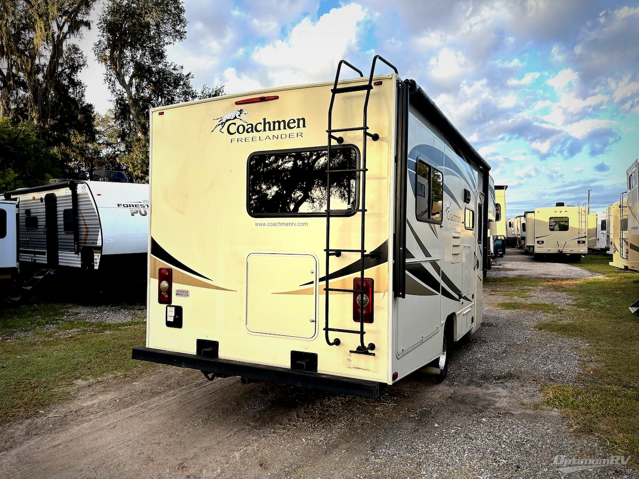 2017 Coachmen Freelander 21QB  Ford 350 Photo 2
