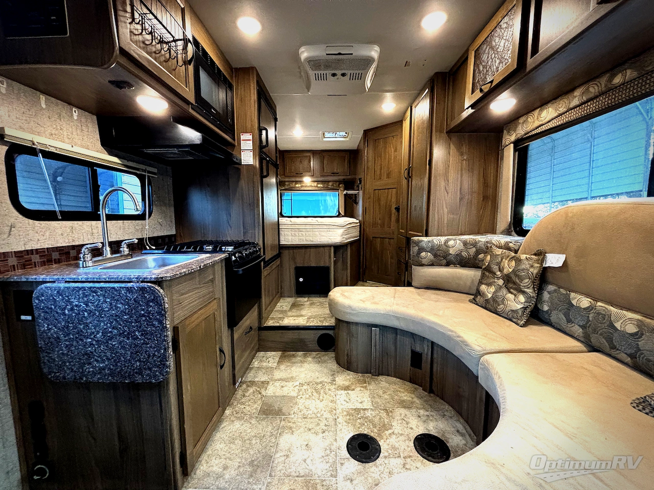 2017 Coachmen Freelander 21QB  Ford 350 Photo 4