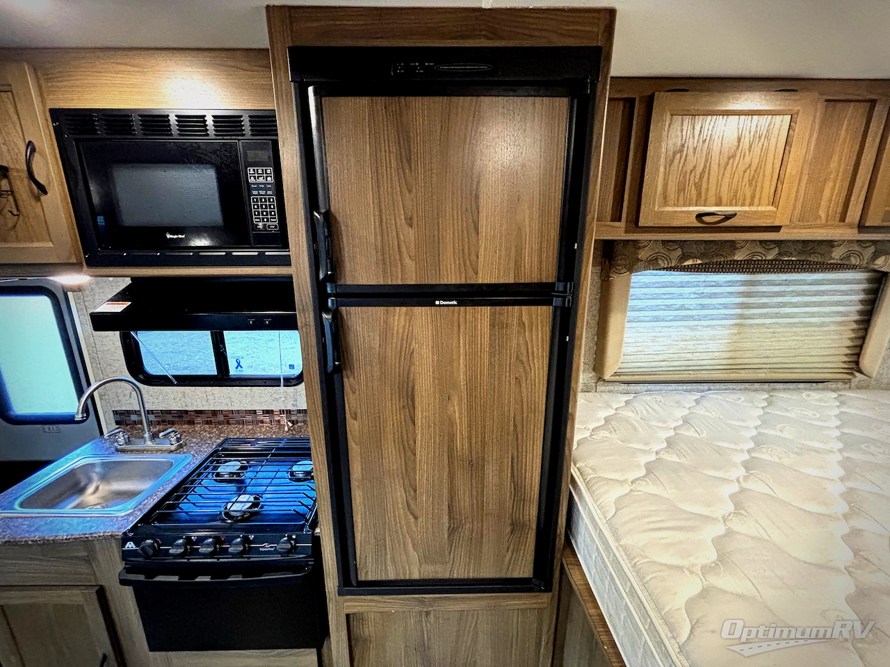 2017 Coachmen Freelander 21QB  Ford 350 Photo 12
