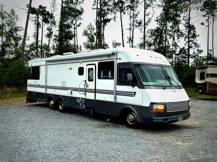 1995 Newmar Kountry Star 3750 RV Photo 1