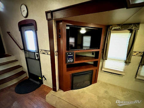 2015 Forest River Rockwood Signature Ultra Lite 8289WS RV Photo 4