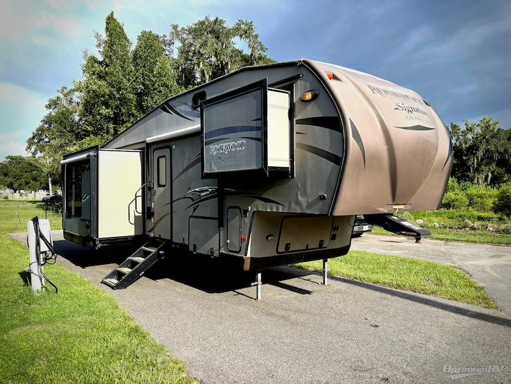 2015 Forest River Rockwood Signature Ultra Lite 8289WS RV Photo 1