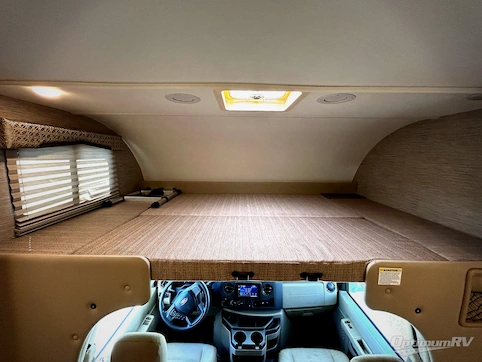 2022 Thor Chateau 28Z RV Photo 3