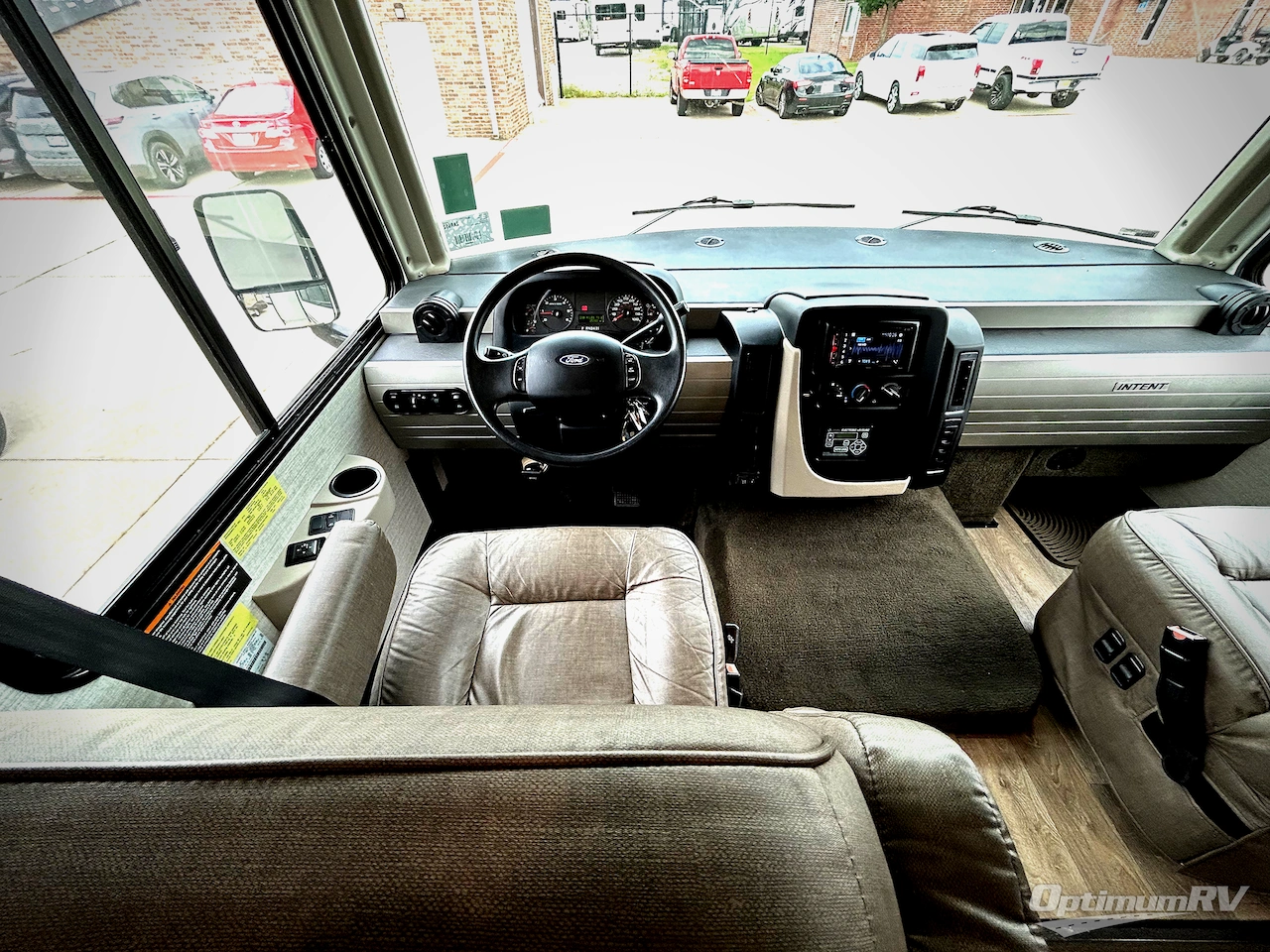 2020 Winnebago Intent 28Y Photo 5