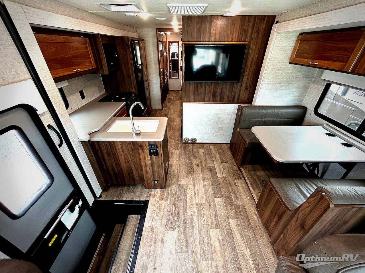 2020 Winnebago Intent 28Y Photo 6