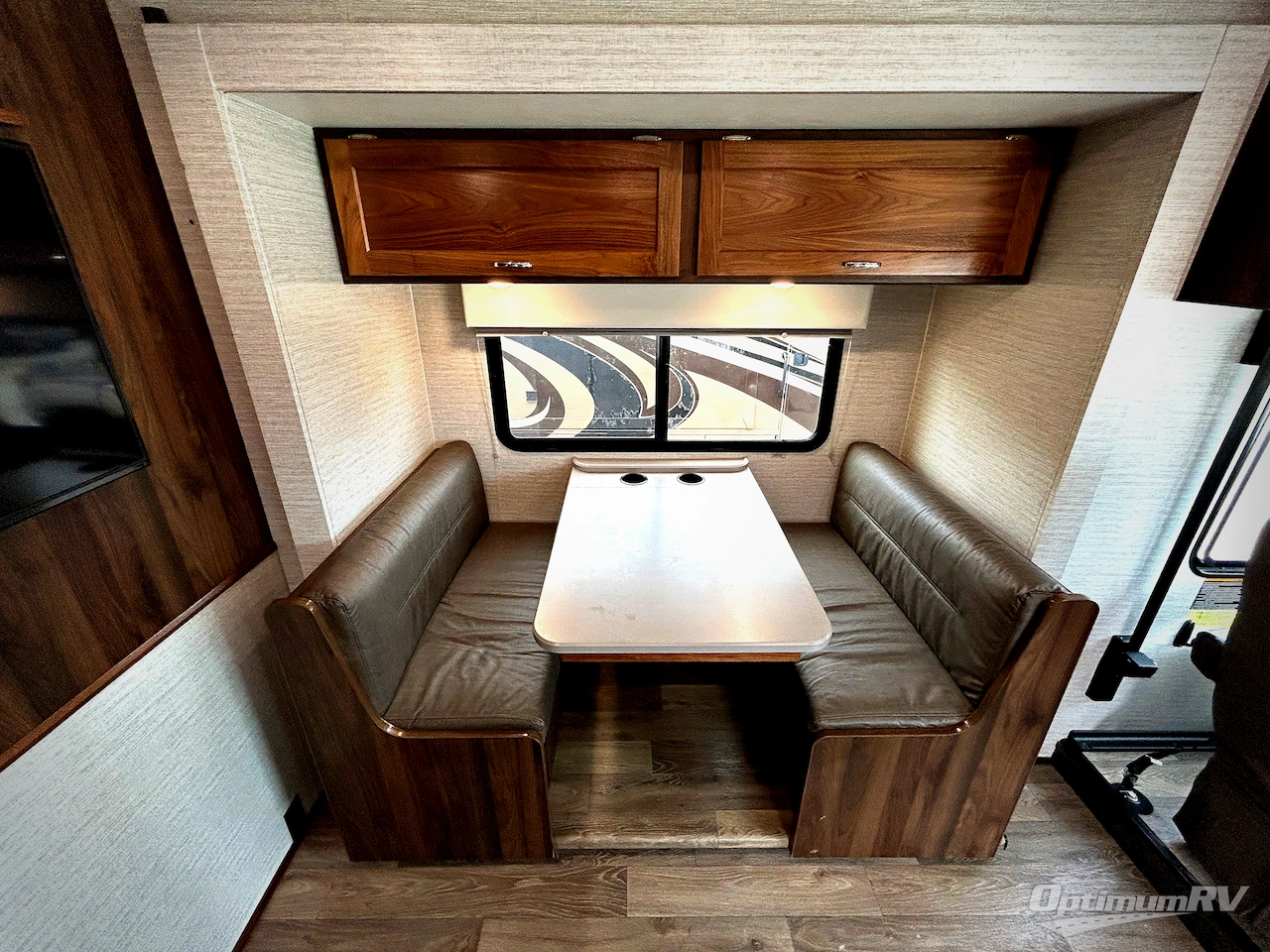 2020 Winnebago Intent 28Y Photo 7