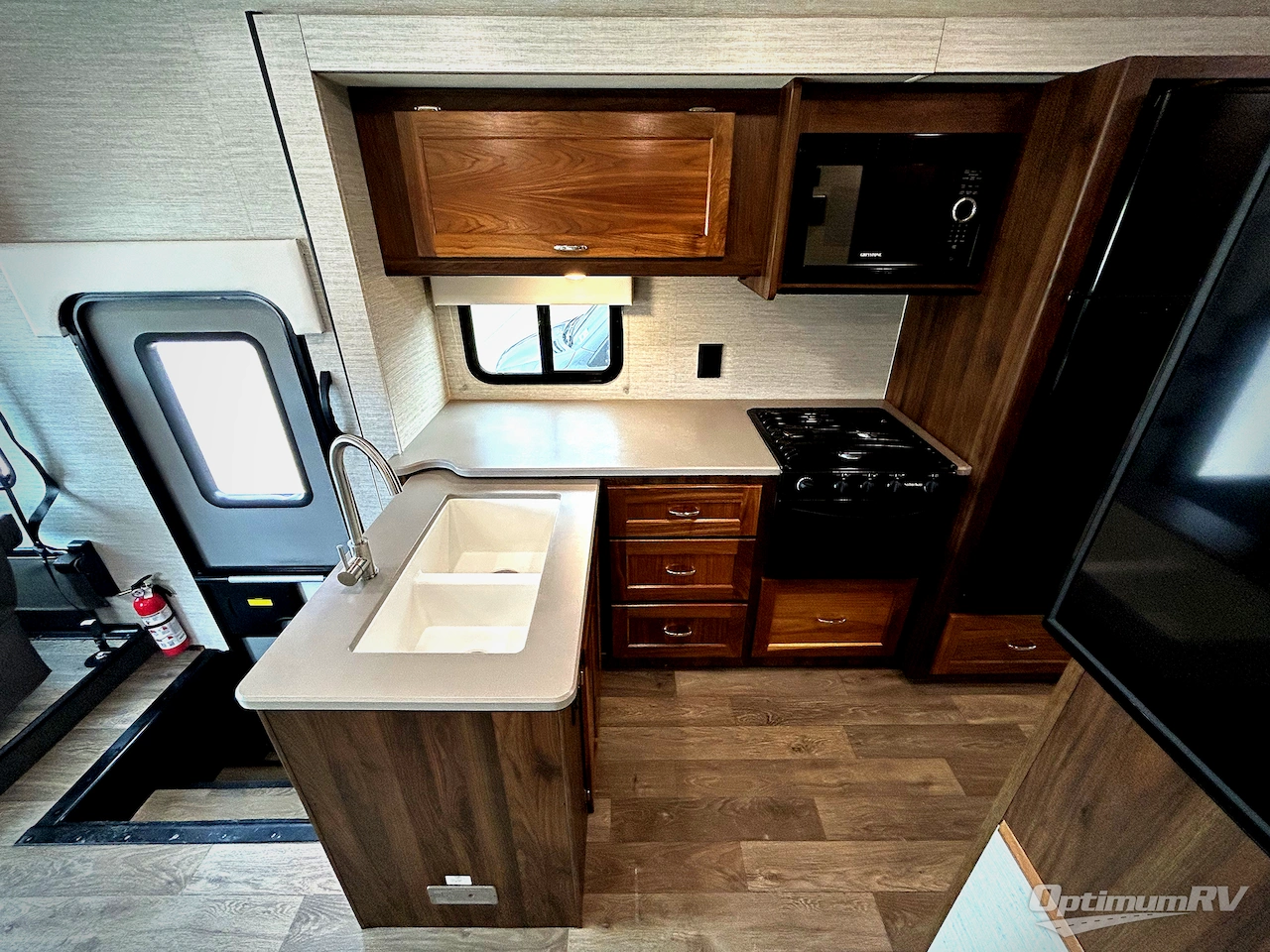 2020 Winnebago Intent 28Y Photo 8