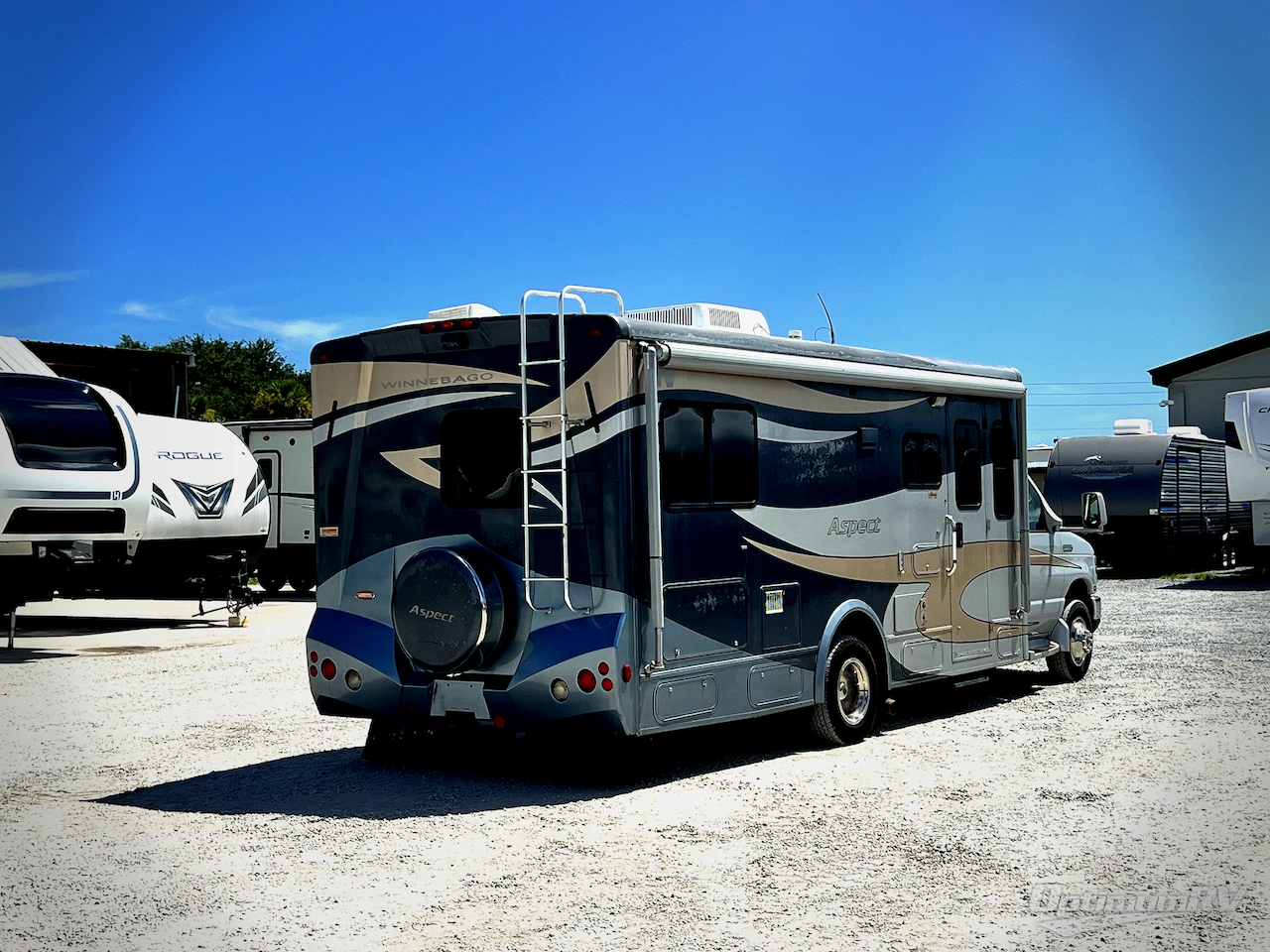 2008 Winnebago Aspect 26A Photo 2