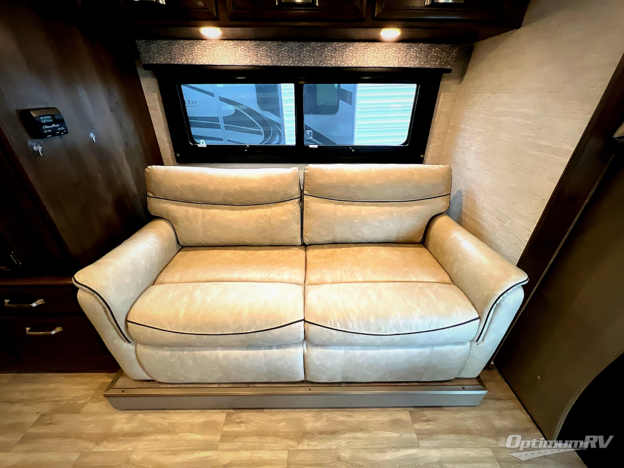 2021 Jayco Melbourne 24L Photo 8