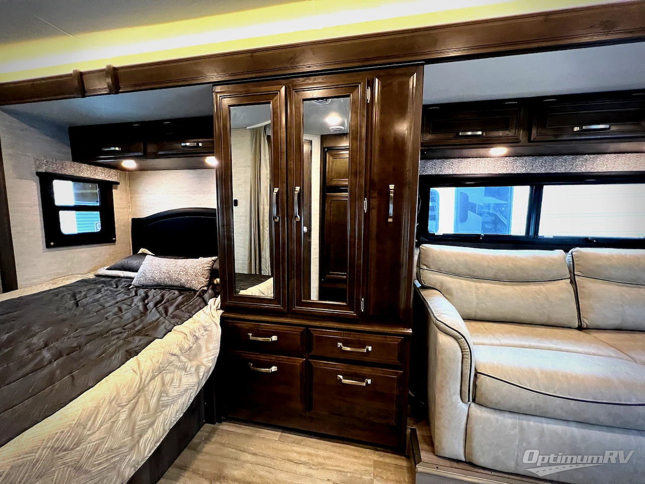 2021 Jayco Melbourne 24L Photo 16