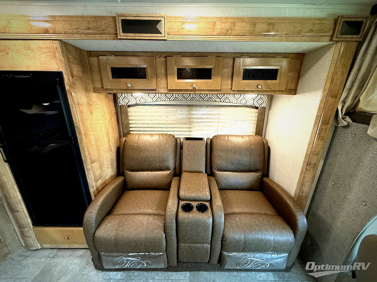 2020 Coachmen Leprechaun 317SA Photo 8