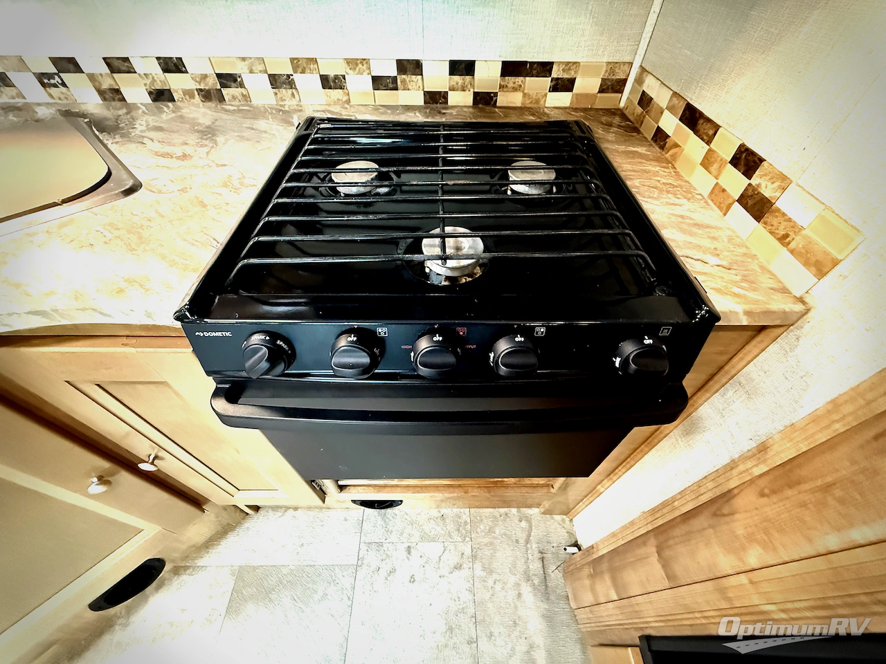 2020 Coachmen Leprechaun 317SA Photo 11