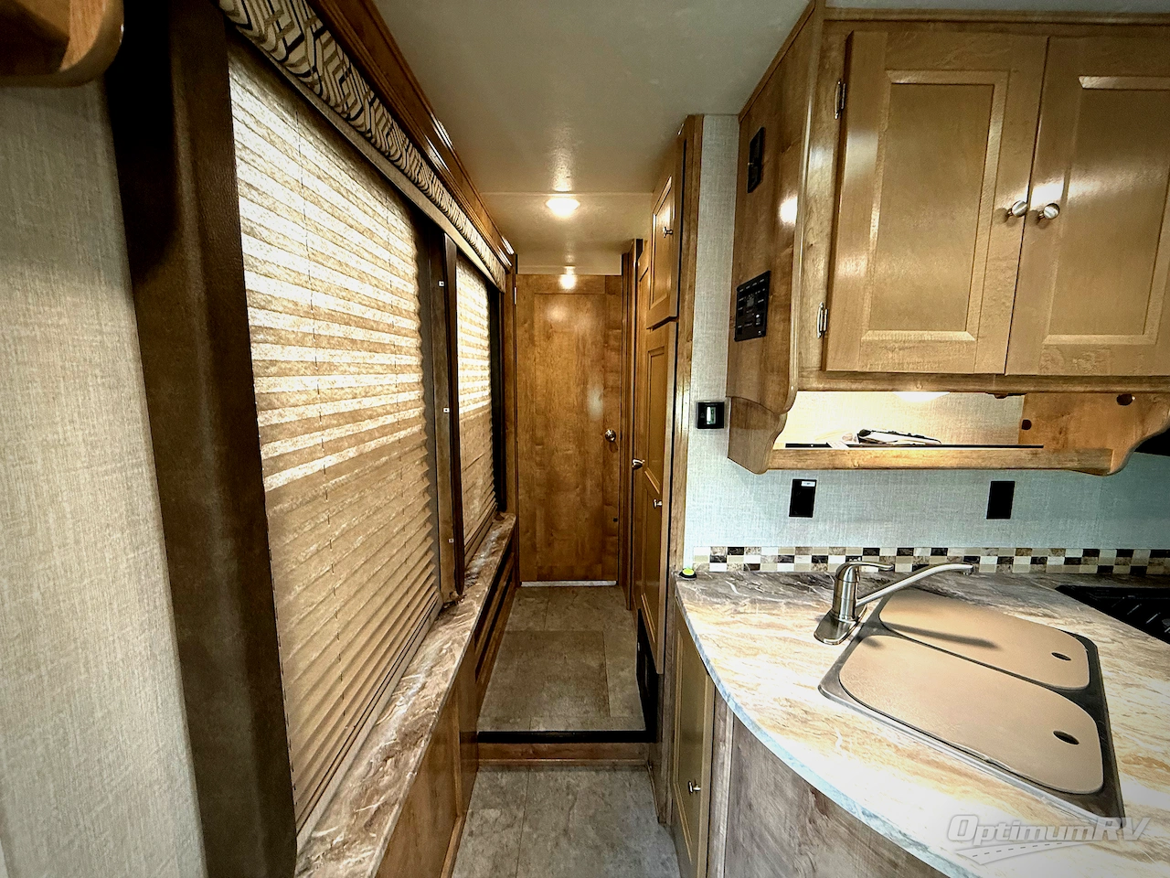 2020 Coachmen Leprechaun 317SA Photo 12