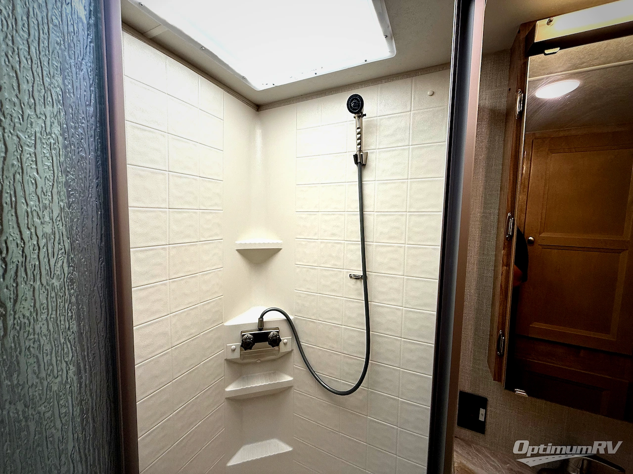 2020 Coachmen Leprechaun 317SA Photo 15