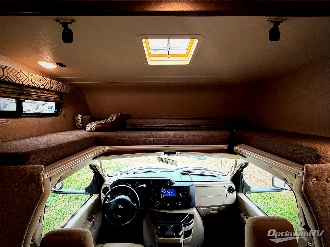 2020 Coachmen Leprechaun 317SA Photo 18